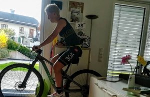 Radsportlerin Yvonne Marzinke im Homeoffice