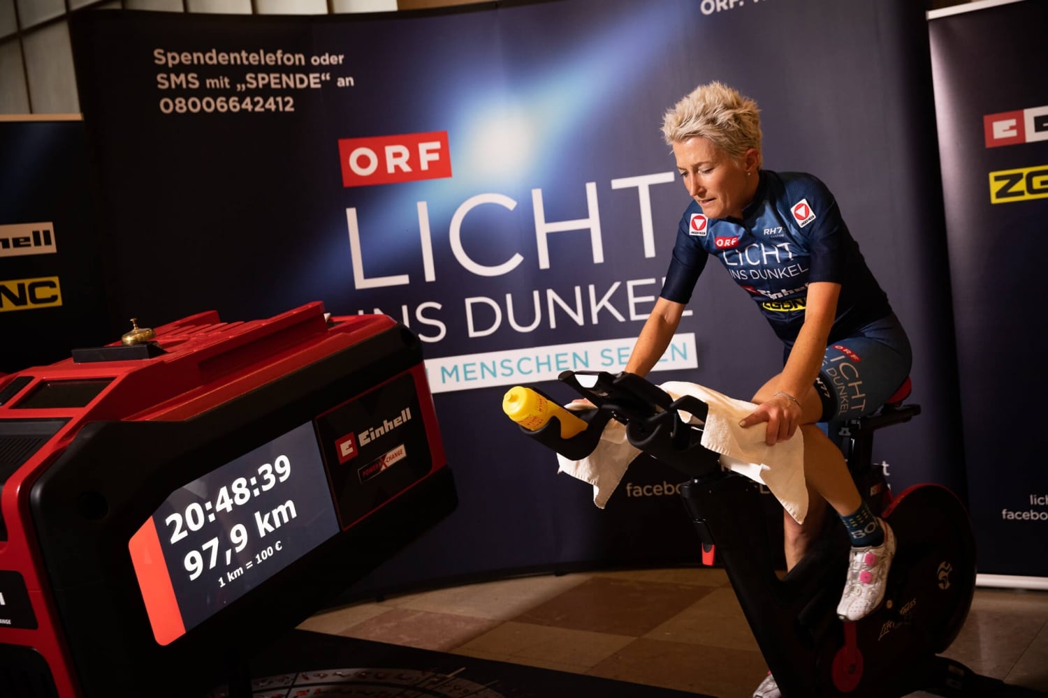 Yvonne Marzinke strampelt 24h für Licht ins Dunkel